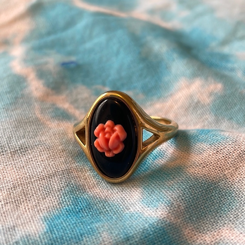 Vintage 1981 Avon Midnight Rose Black and Gold Ring